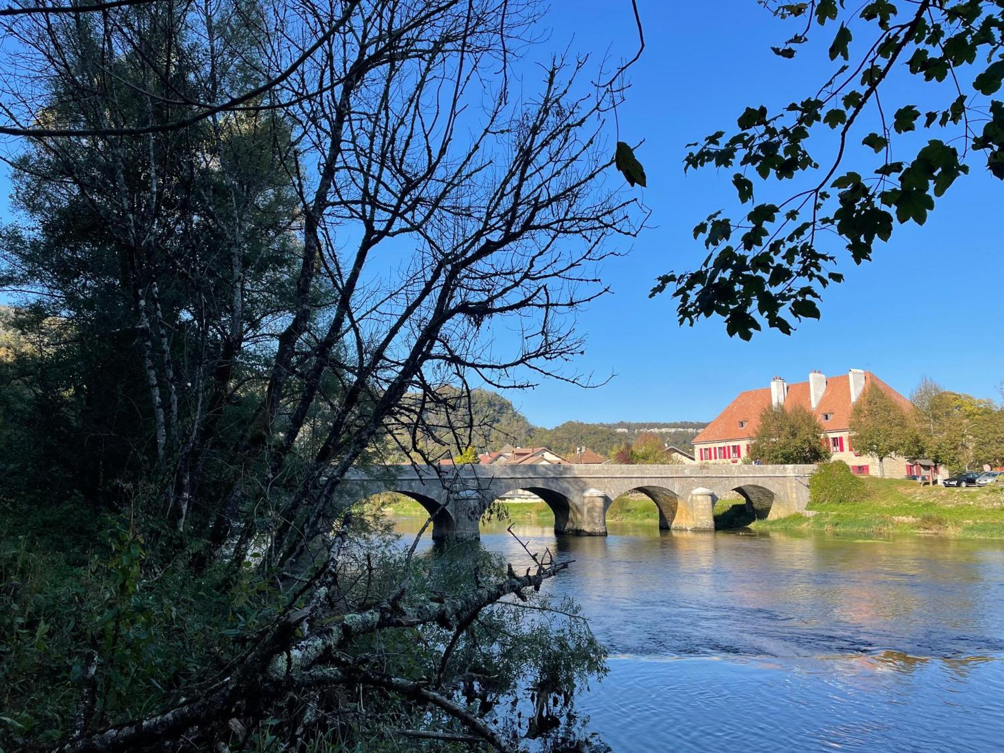 Вилла Little Loue, Au Bord De La Riviere Chenecey-Buillon Экстерьер фото